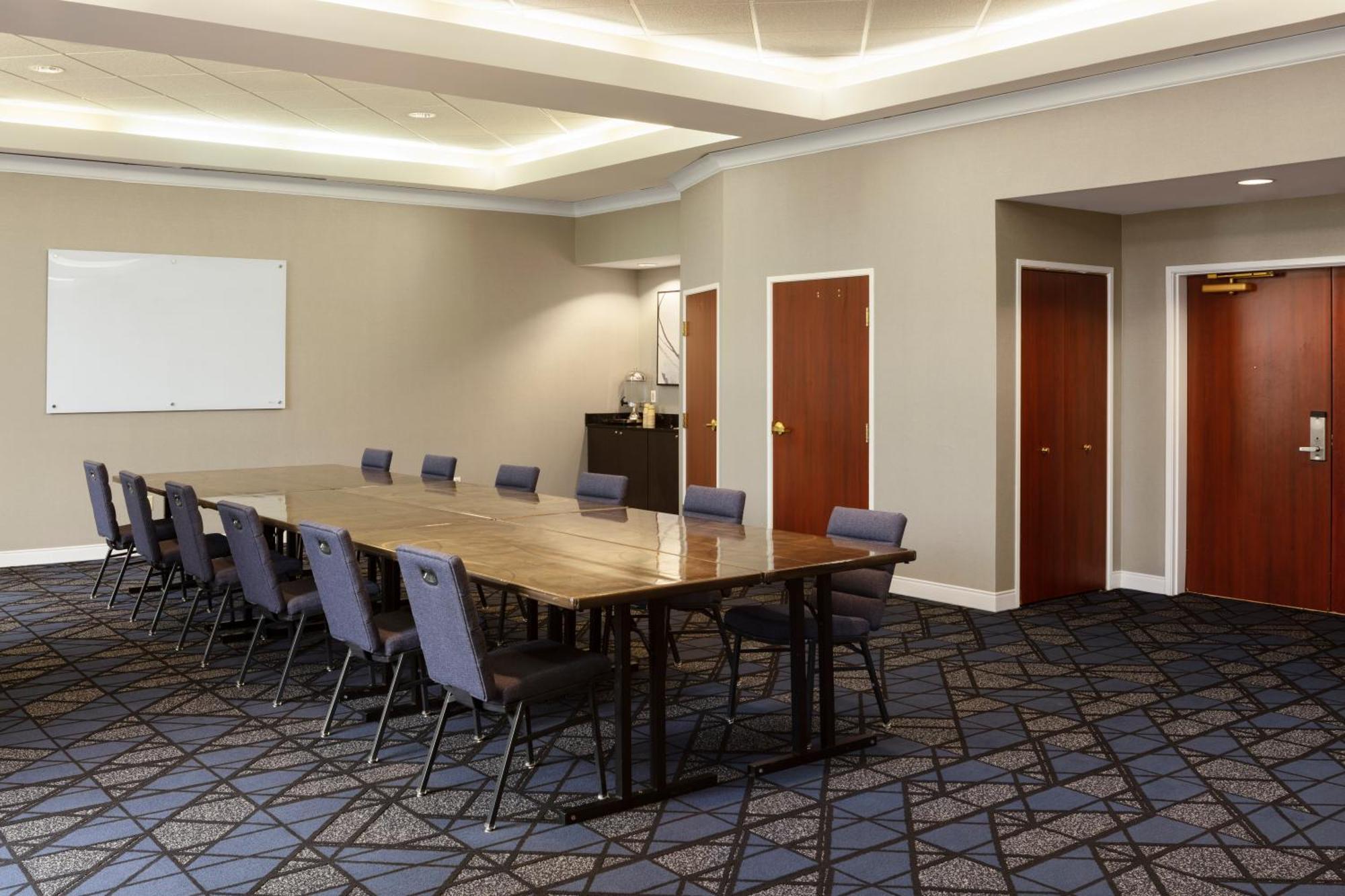 Courtyard Louisville Airport מראה חיצוני תמונה
