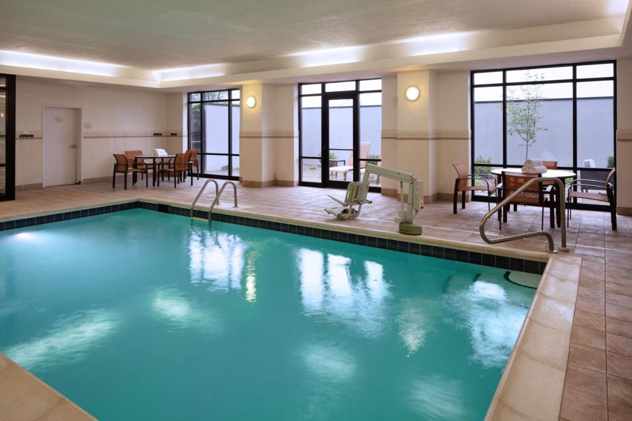 Courtyard Louisville Airport מראה חיצוני תמונה