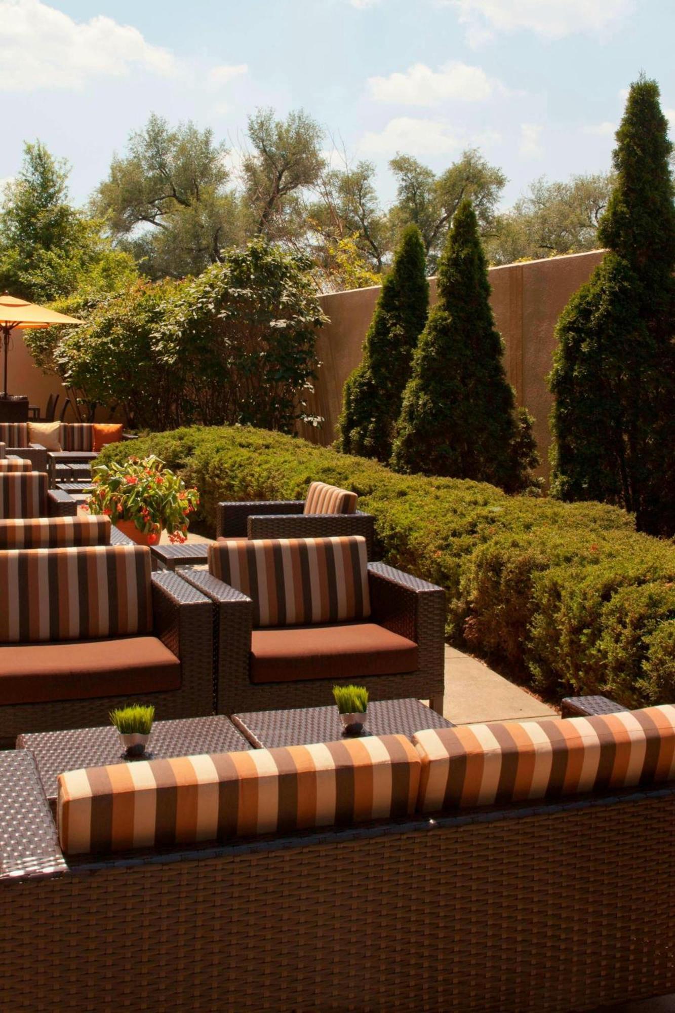 Courtyard Louisville Airport מראה חיצוני תמונה
