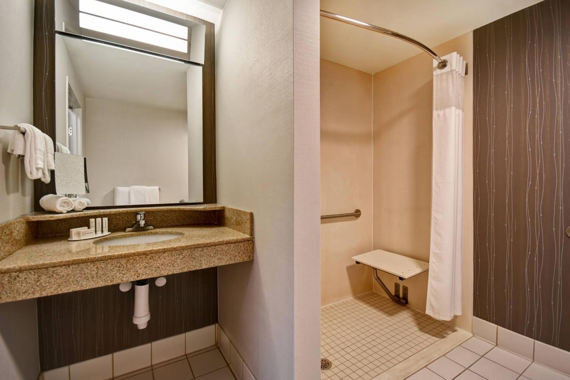 Courtyard Louisville Airport מראה חיצוני תמונה