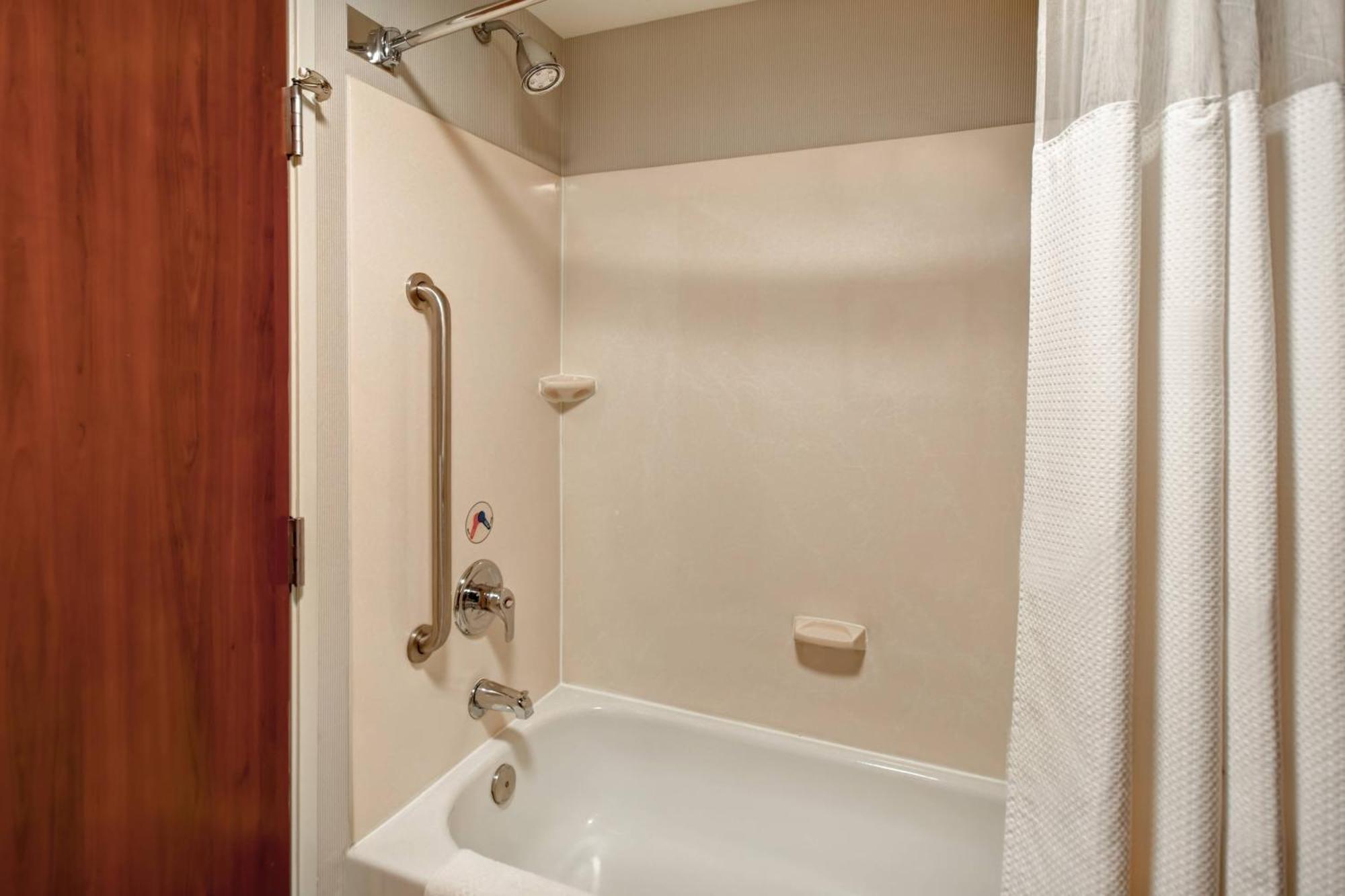Courtyard Louisville Airport מראה חיצוני תמונה