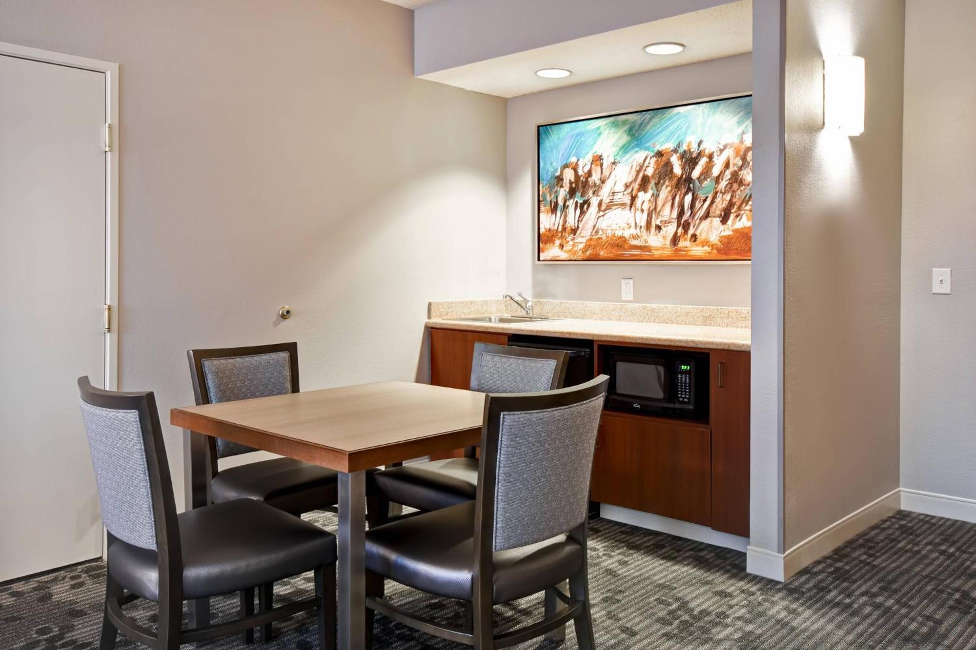 Courtyard Louisville Airport מראה חיצוני תמונה