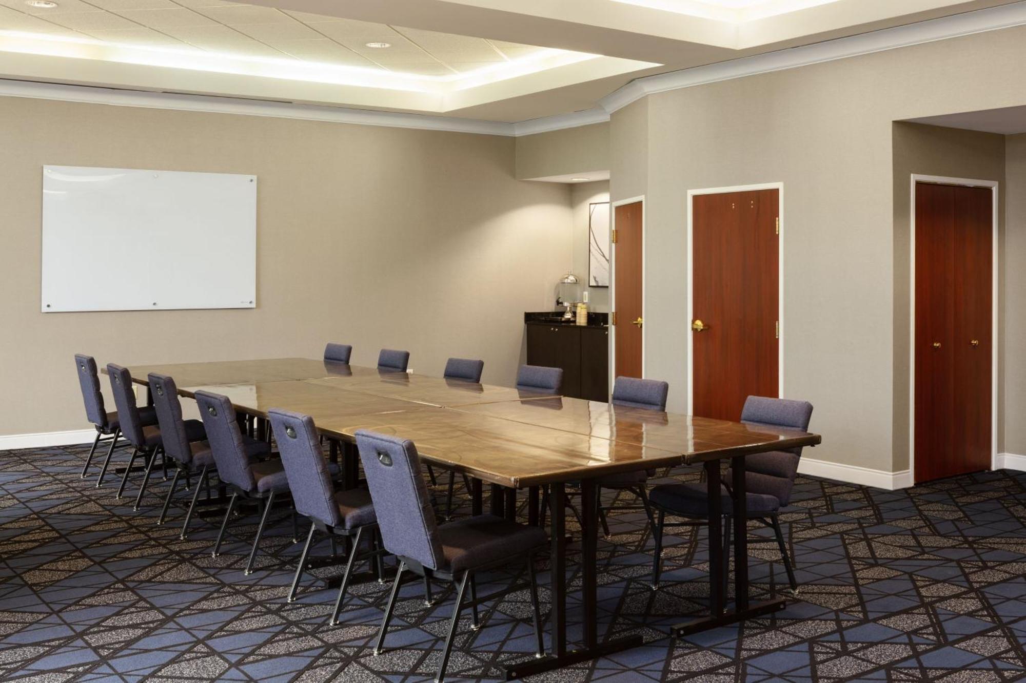 Courtyard Louisville Airport מראה חיצוני תמונה