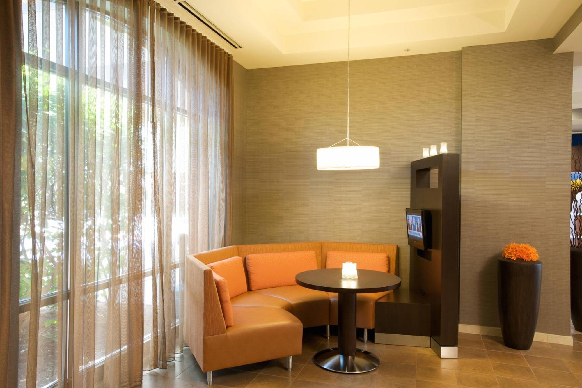 Courtyard Louisville Airport מראה חיצוני תמונה